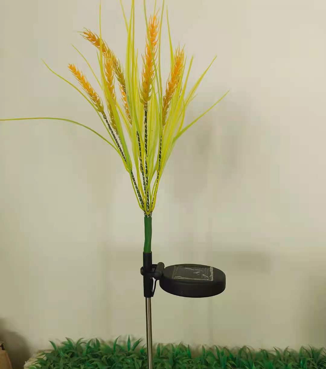 Skorter | Solar Powered Wheat Light