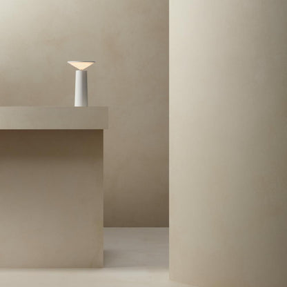 Skorter | Portable Dimmable Table Lamp - LumoFlex