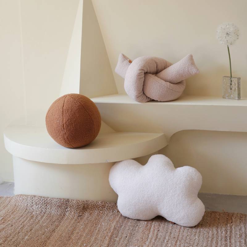 Skorter | Button cushion: Stylish cushion with unique button design