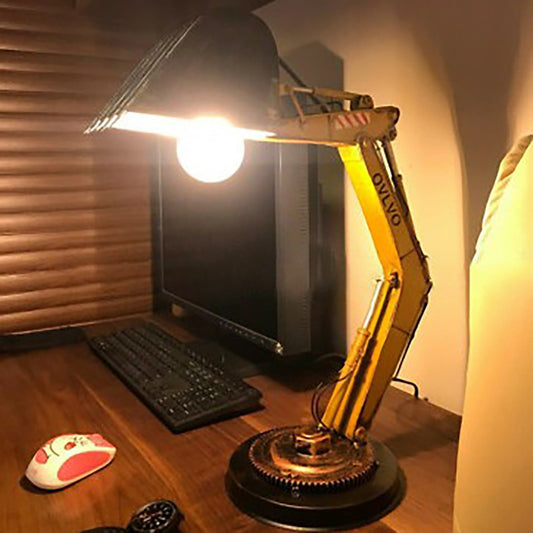 Skorter | Unique Digger Table Lamp