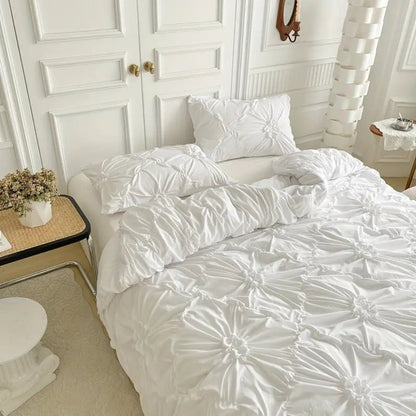 Skorter | RuffledWeave Duvet Set – Elegant ruffled flower duvet cover set made of microfiber