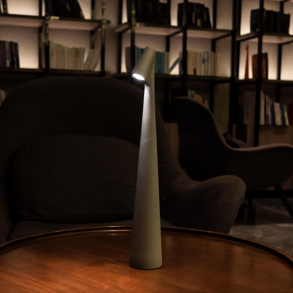 Sculpting Table Lamp - SKØRTER