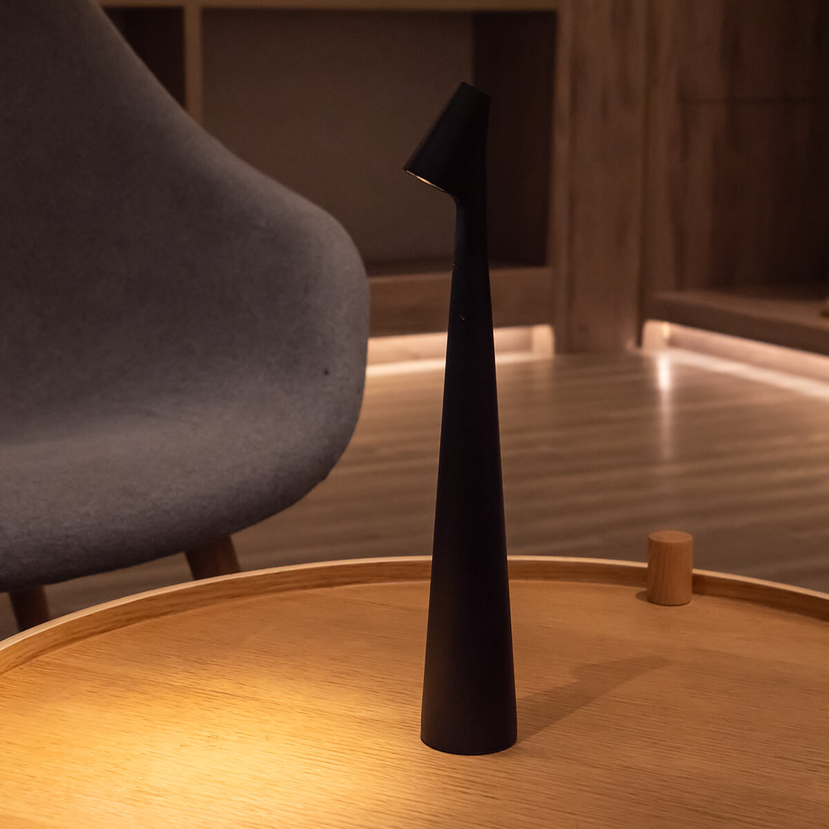 Sculpting Table Lamp - SKØRTER