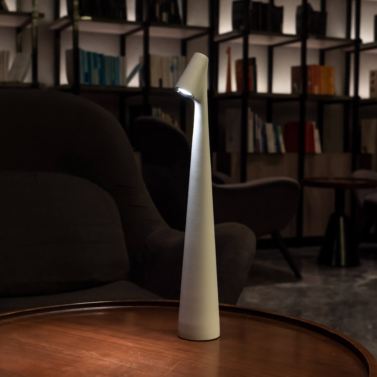 Sculpting Table Lamp - SKØRTER