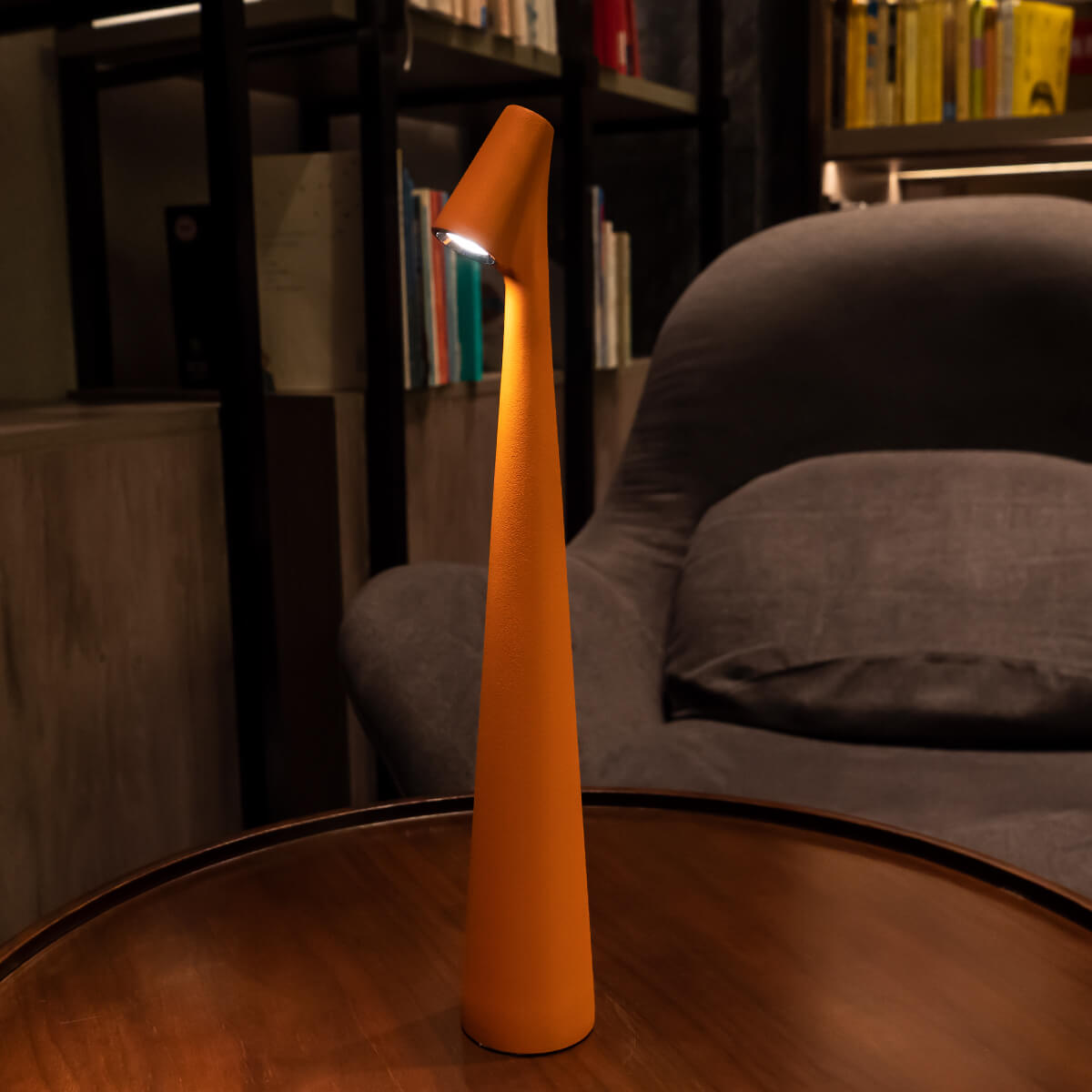 Sculpting Table Lamp - SKØRTER