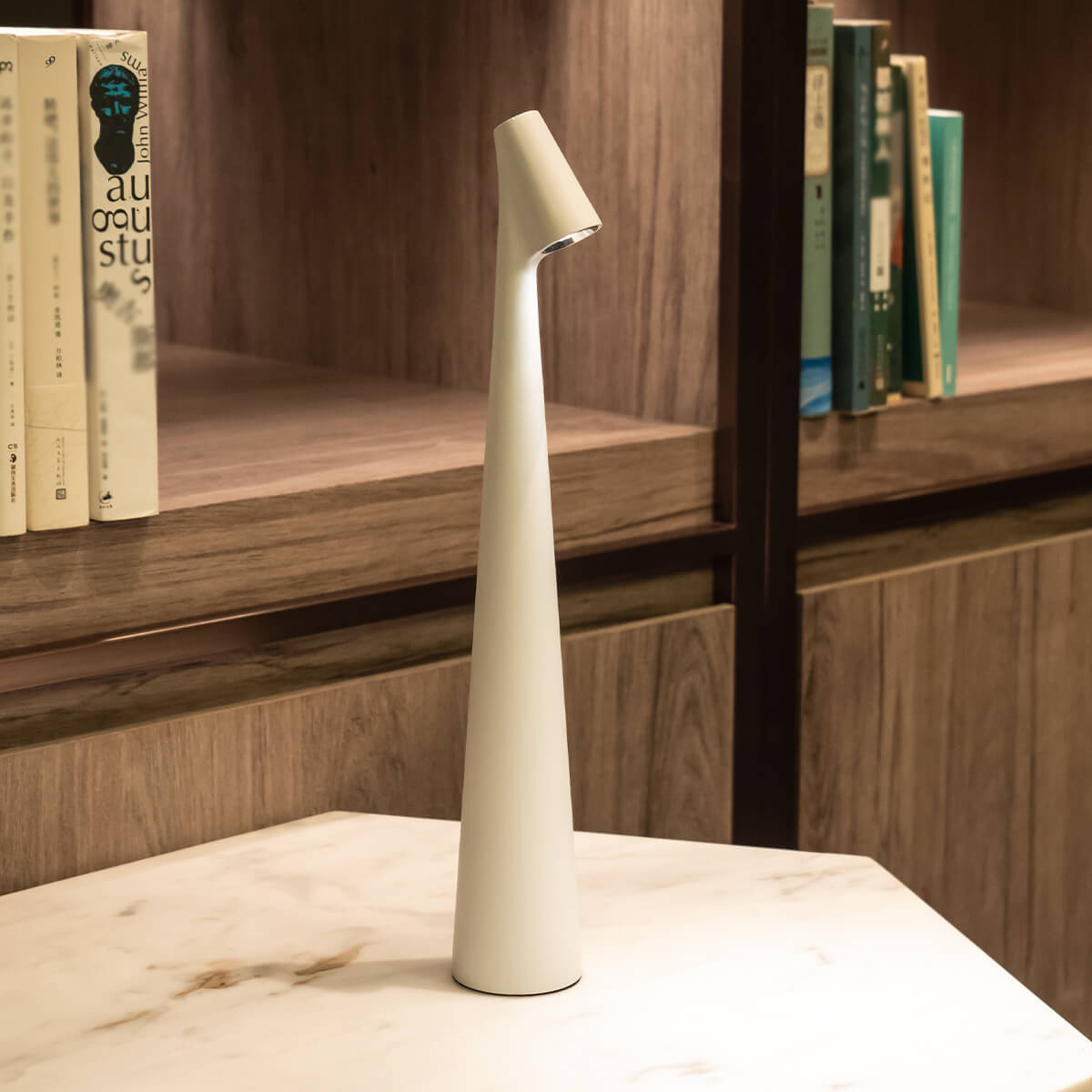 Sculpting Table Lamp - SKØRTER