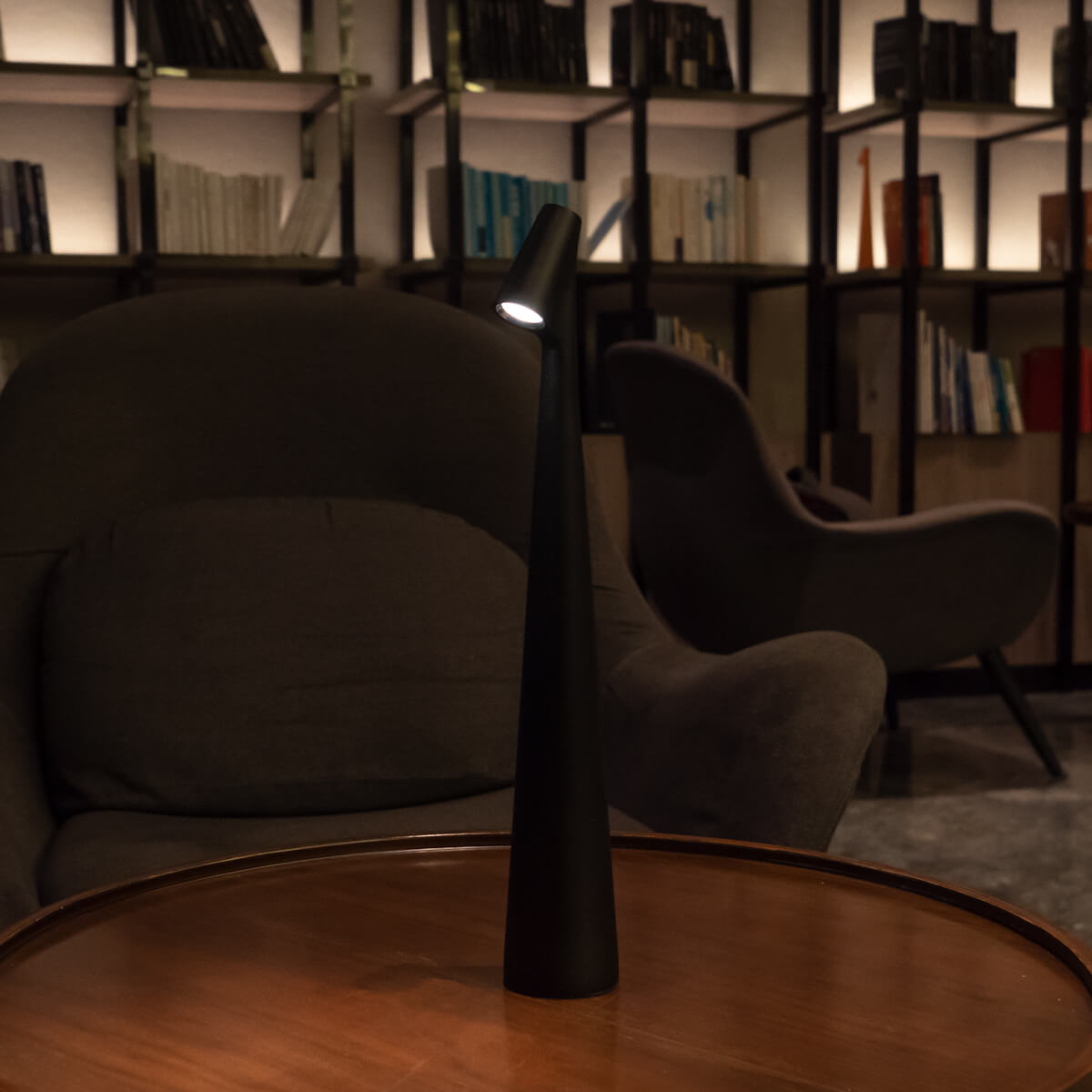 Sculpting Table Lamp - SKØRTER