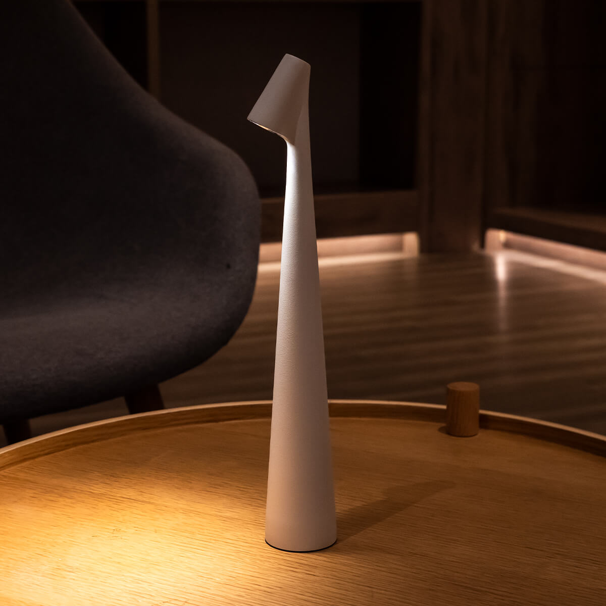 Sculpting Table Lamp - SKØRTER