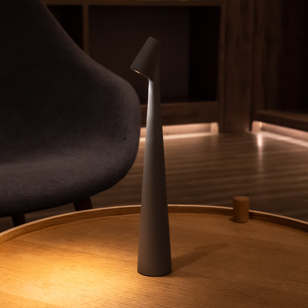 Sculpting Table Lamp - SKØRTER