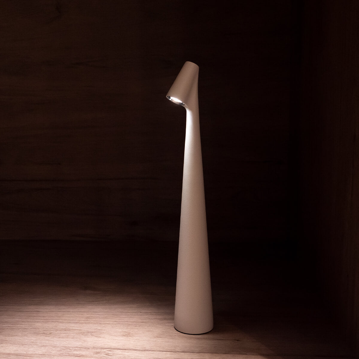 Sculpting Table Lamp - SKØRTER
