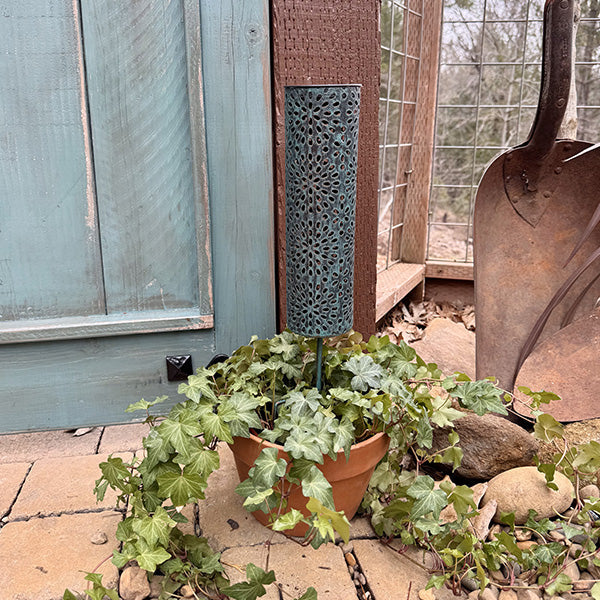 Skorter | Cylindrical metal outdoor solar lights for the garden, set of two