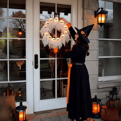 Skorter | SPOOKGLOW – LED Ghost Wreath with 12 Illuminated Spirits
