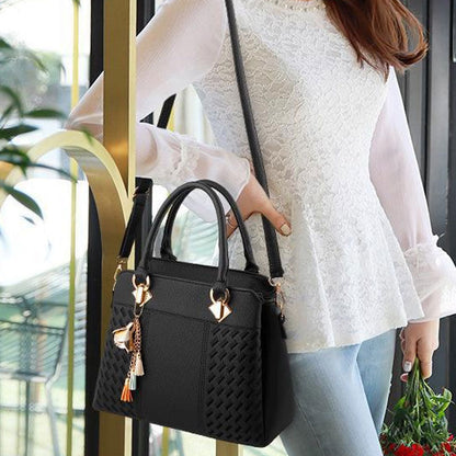 Skorter | Elegant women's bag with tassel pendant