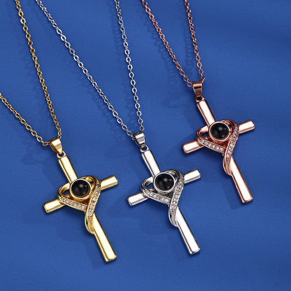 Skorter | Cross necklace with "I love you" projection in 100 languages