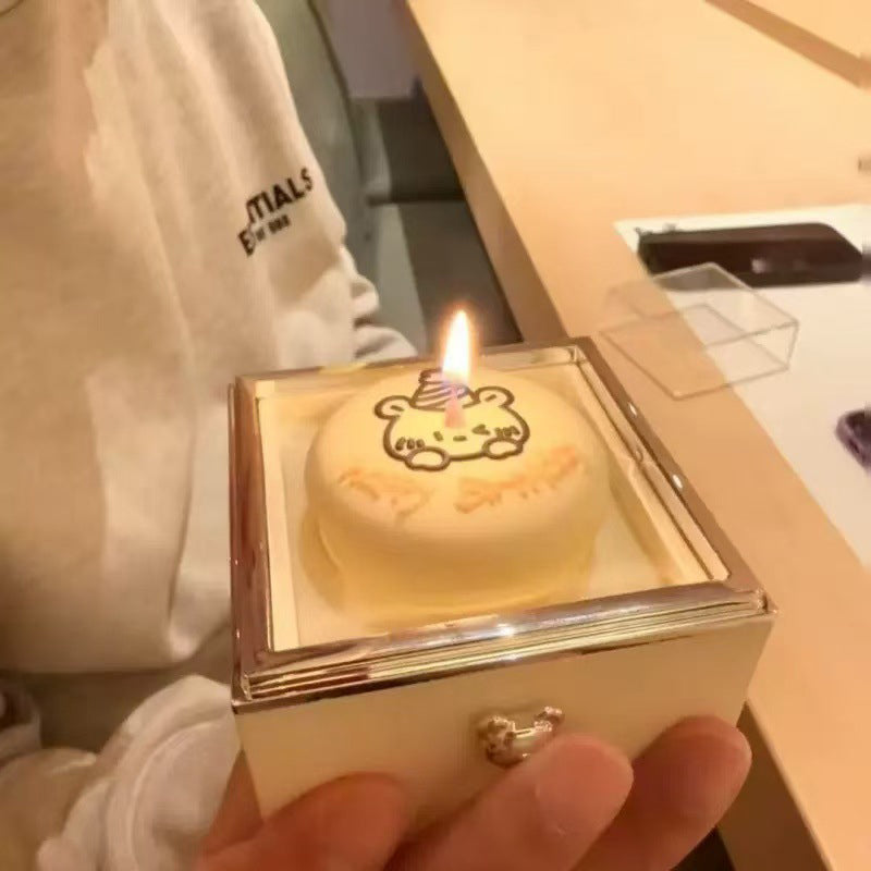 Skorter | Creative sweet bear cake rotating ring box