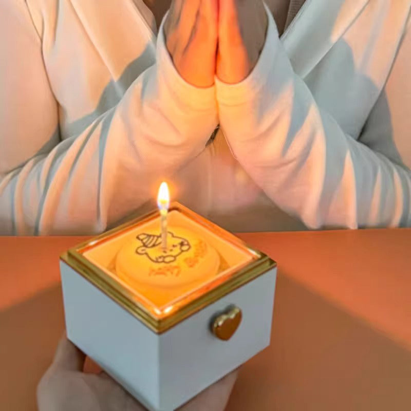 Skorter | Creative sweet bear cake rotating ring box