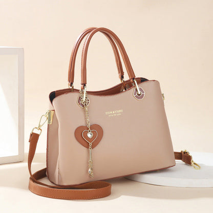Skorter | Elegant women's handbag with sparkling heart pendant
