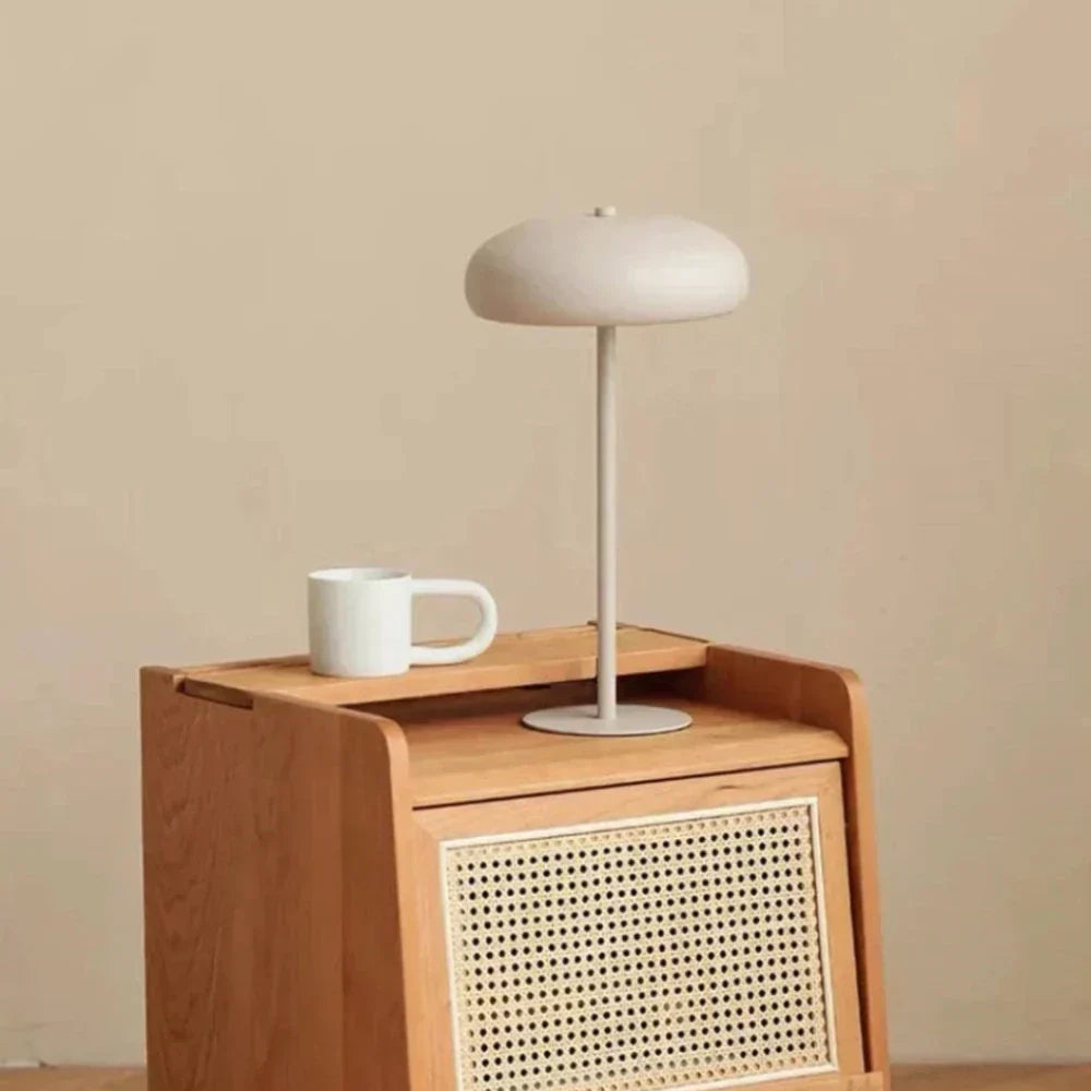 Skorter | Stylish Retro Table Lamp