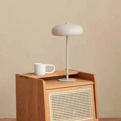 Skorter | Stylish Retro Table Lamp