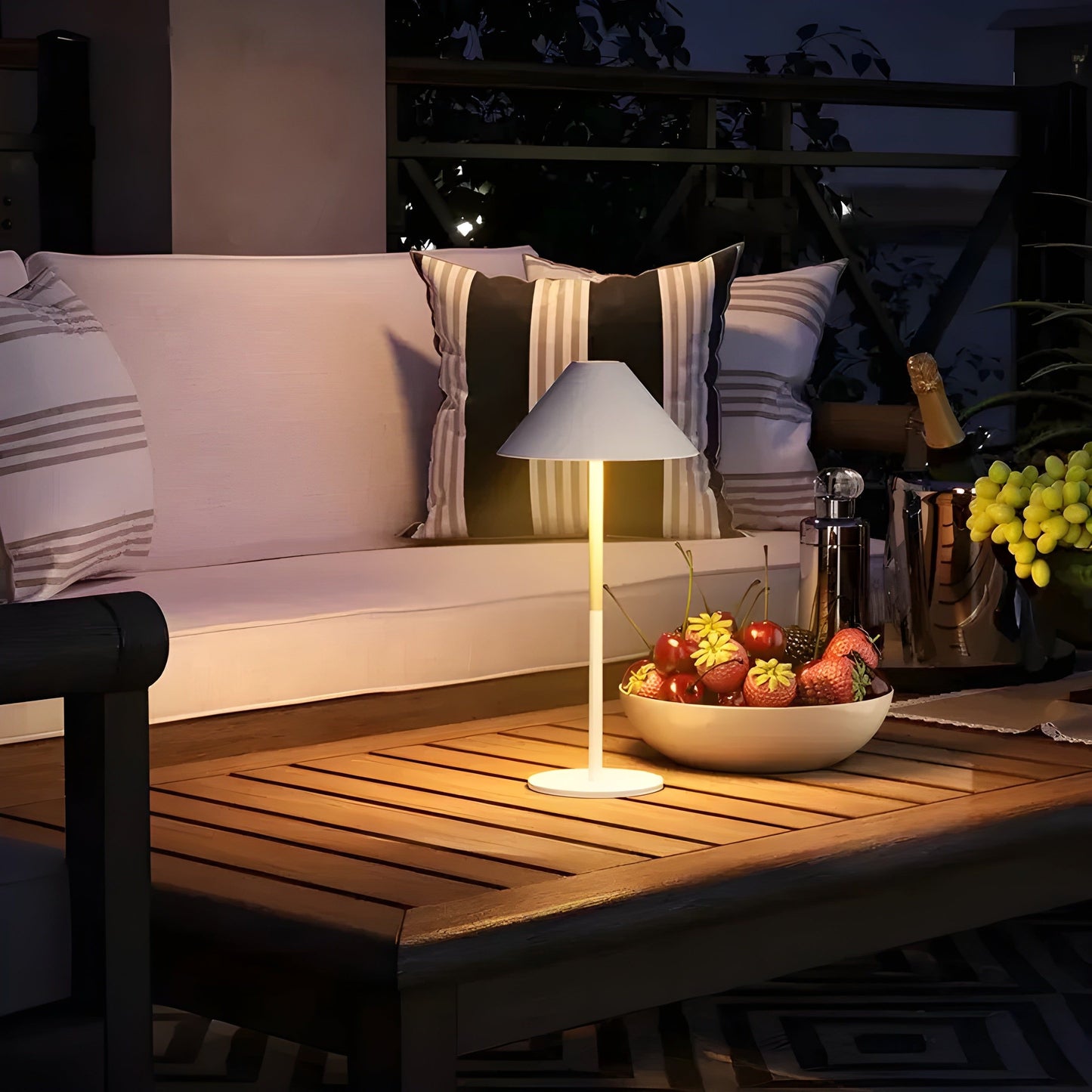 Skorter | Minimalistic dimmable Touch table lamp - waterproof and rechargeable light Color